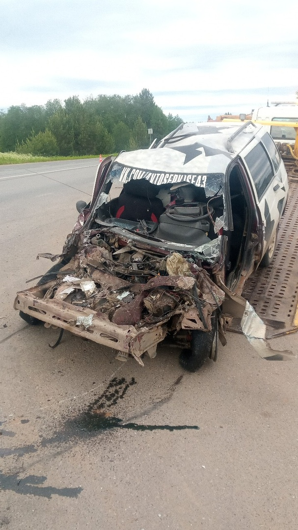 В Чепецком районе ВАЗ влетел в рейсовый автобус: пострадавший в реанимации