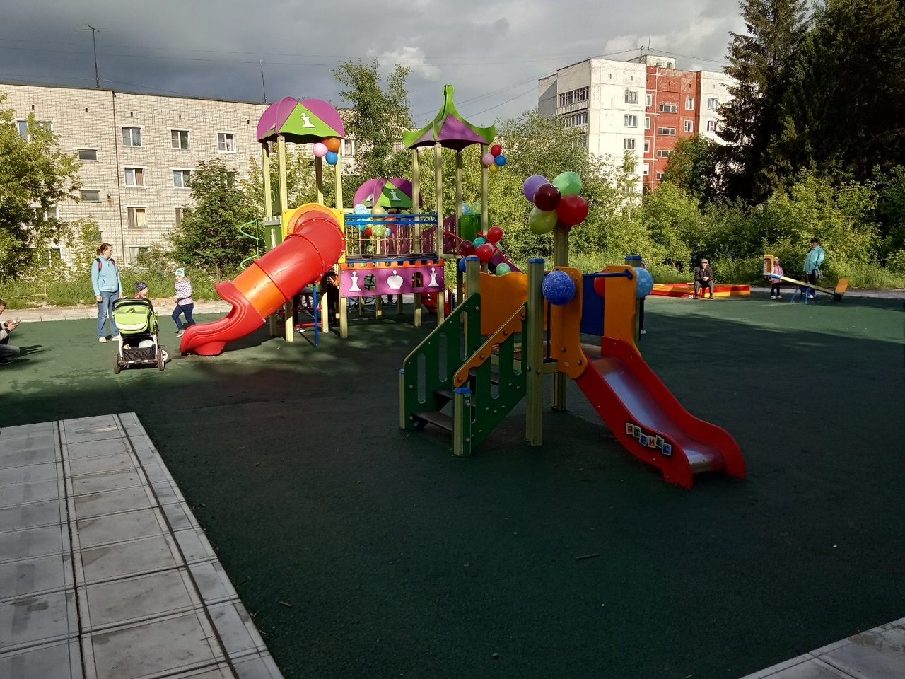 На  Сосновой открыли детскую игровую площадку