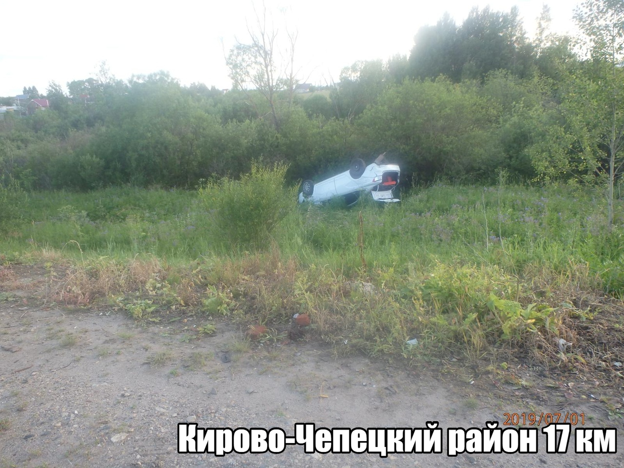 За сутки в Чепецком районе две машины съехали в кювет: есть пострадавшие