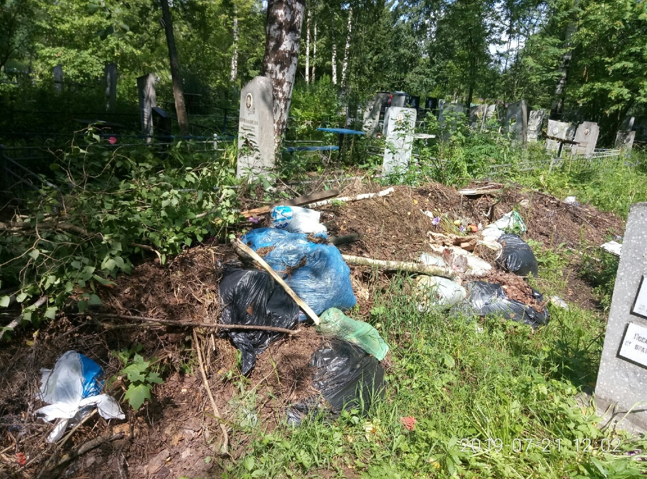 В Чепецке собирают выпускников, чтобы прибрать могилу любимой учительницы