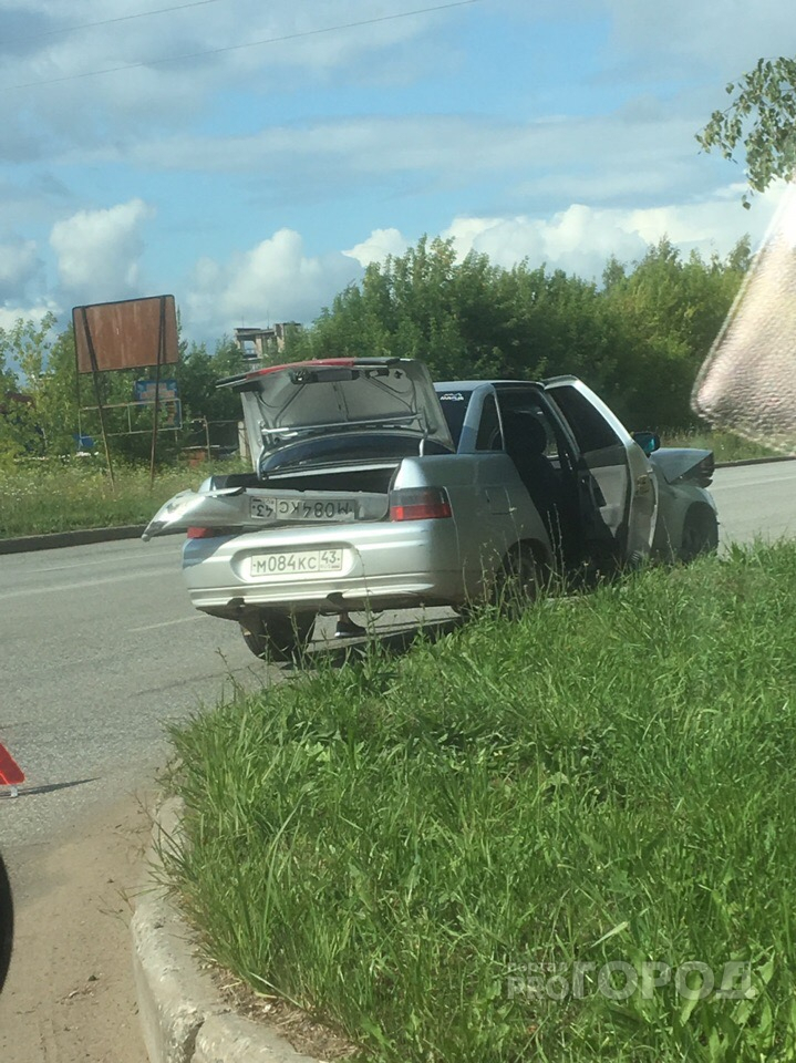 В Чепецке на «проклятом» перекрестке очередное ДТП: столкнулись Ford и ВАЗ
