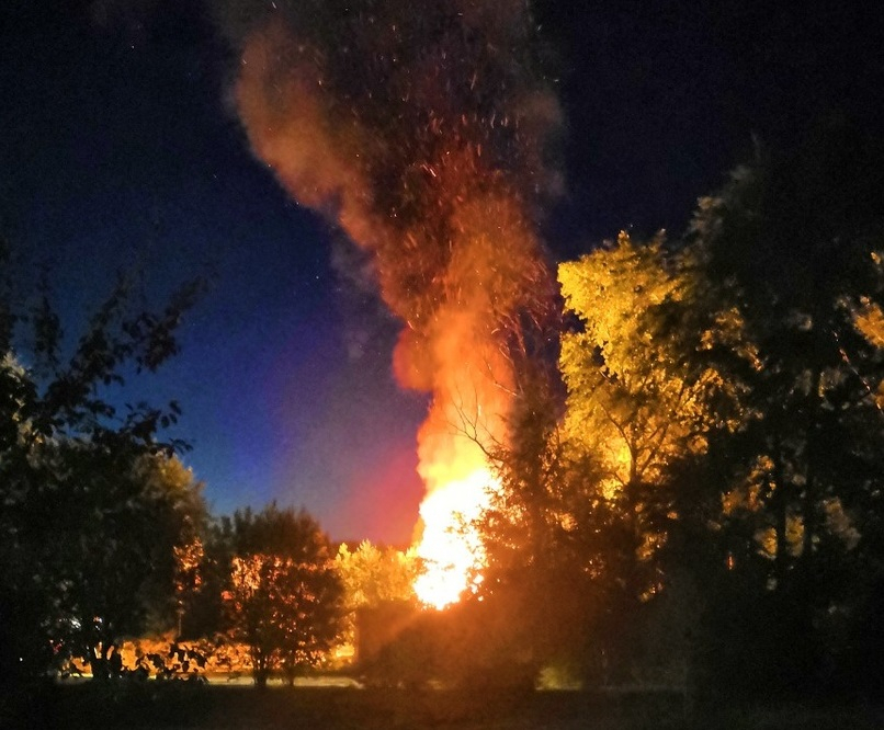 Ночью в Кирово-Чепецке у кафе-клуба произошел серьезный пожар