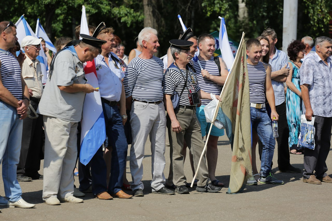 Мастер-класс по скандинавской ходьбе и шествие ВМФ: мероприятия на выходные в Чепецке