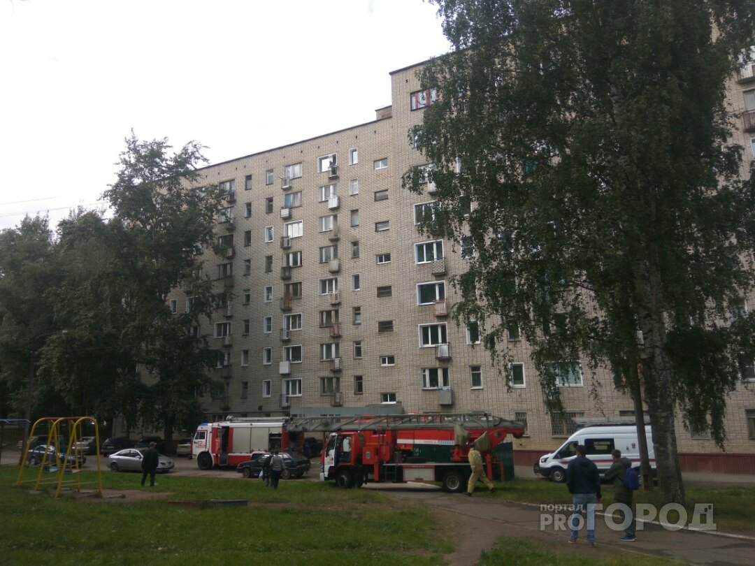 «Детей в одеялах выносили на руках»: очевидцы о пожаре на улице Ленина в Чепецке