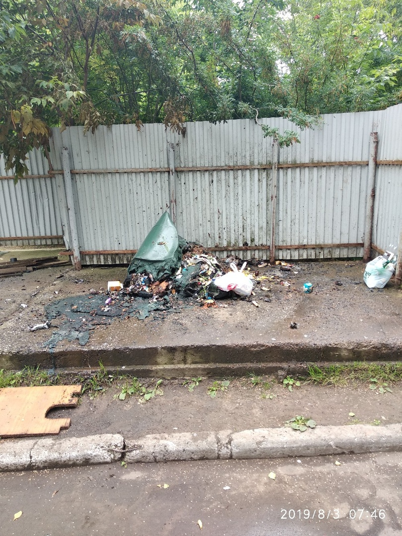 Фото дня: в Кирово-Чепецке сгорел мусорный бак