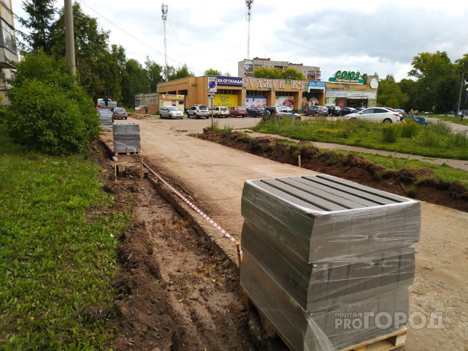 Фото: в Кирово-Чепецке начали делать дорогу в Боево, где ямы застилали коврами