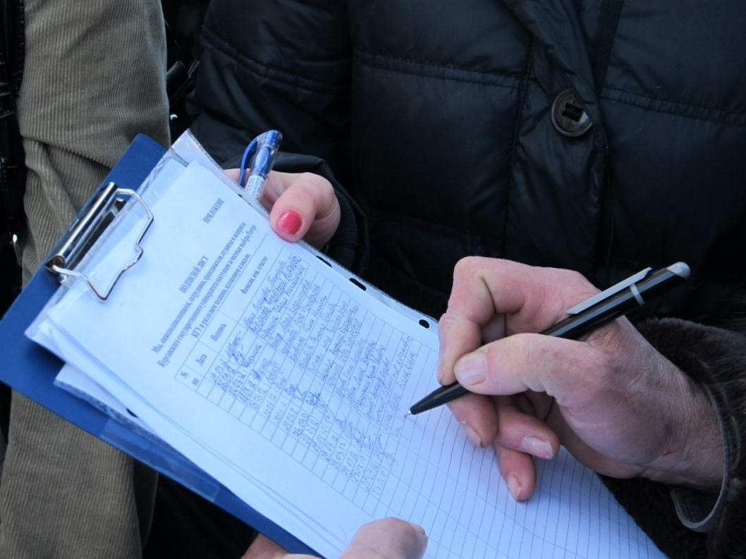 Петицию за отставку Быкова подписали более 1300 человек