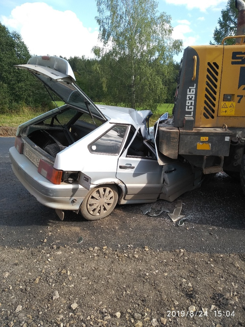 В Кировской области ВАЗ врезался в трактор, водитель погиб