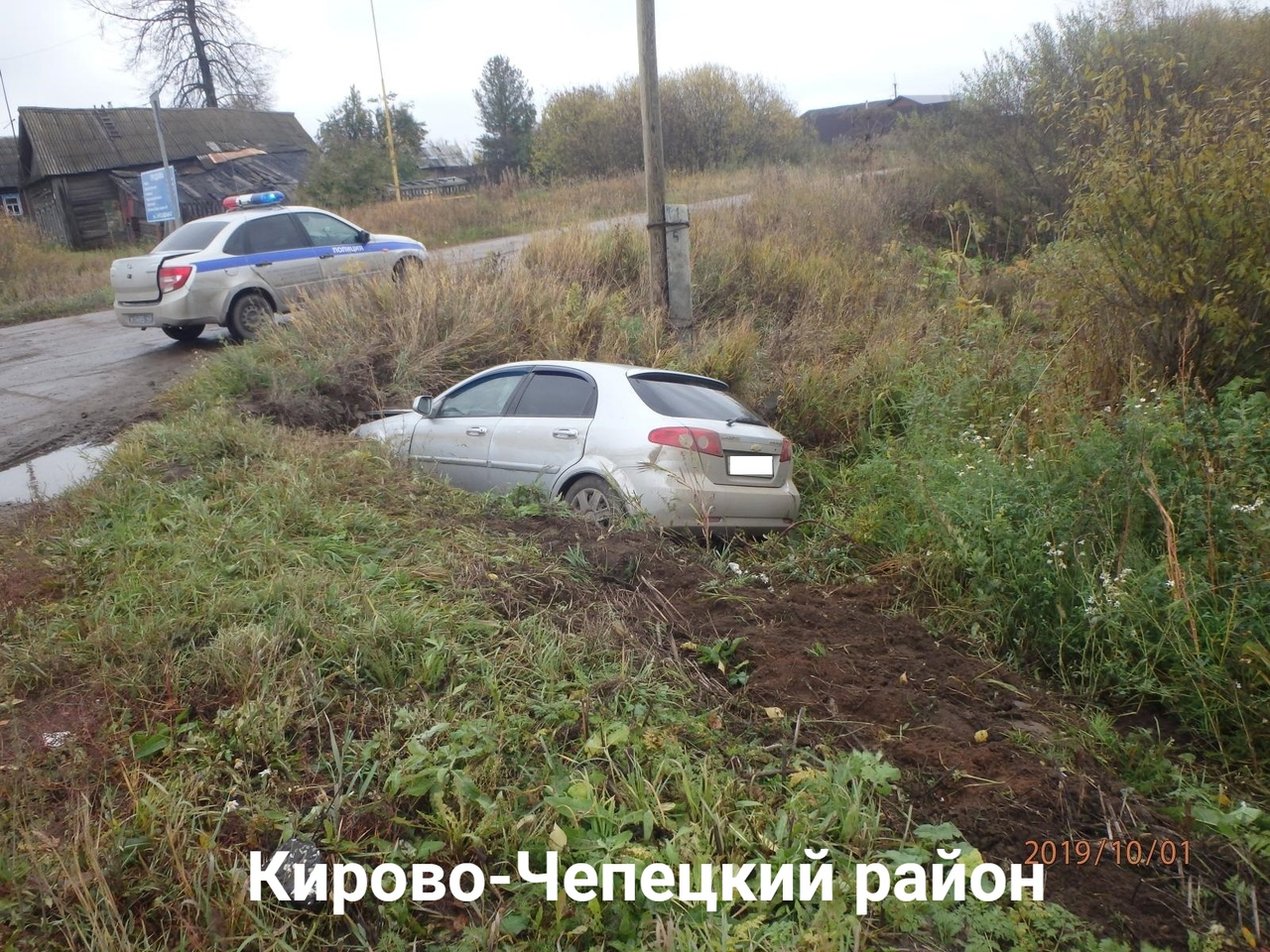 В Чепецком районе иномарка вылетела в кювет: есть пострадавшие