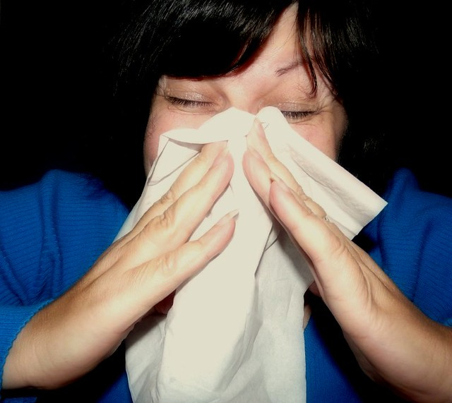 Врачи назвали способы защититься от гриппа и простуды на работе