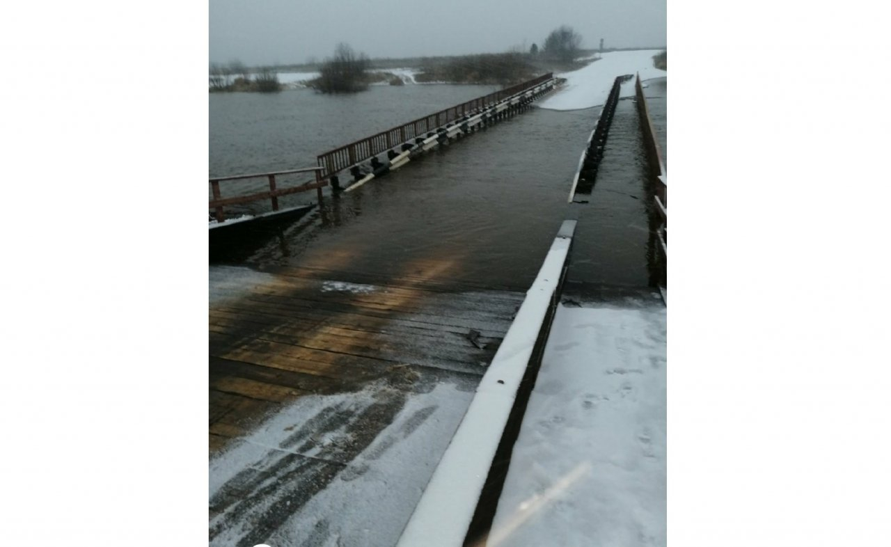 Фото дня: мост на Каринторф ушел под воду