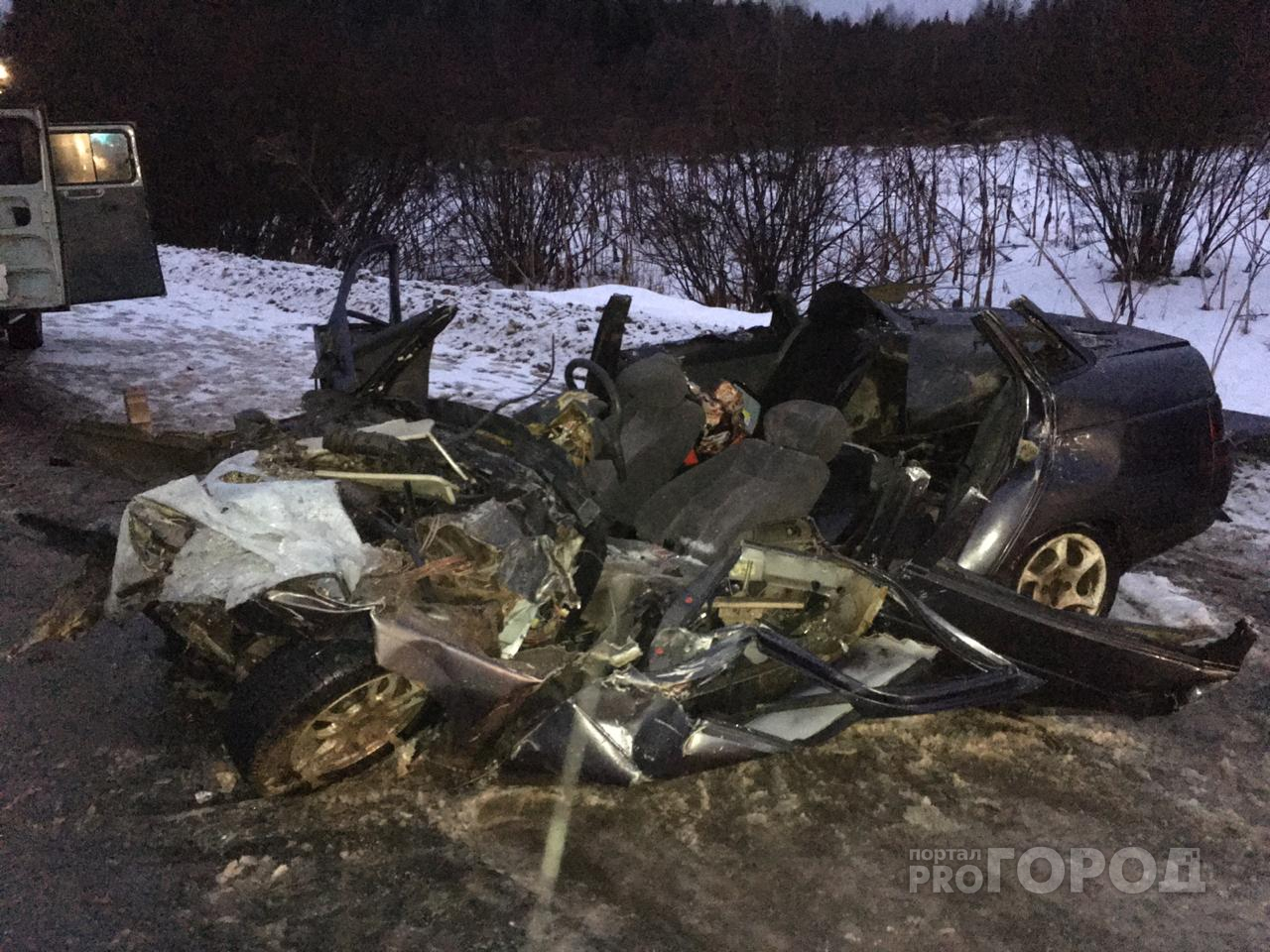 Утром в Чепецком районе «десятка» влетела в груженый ГАЗ: есть погибшие