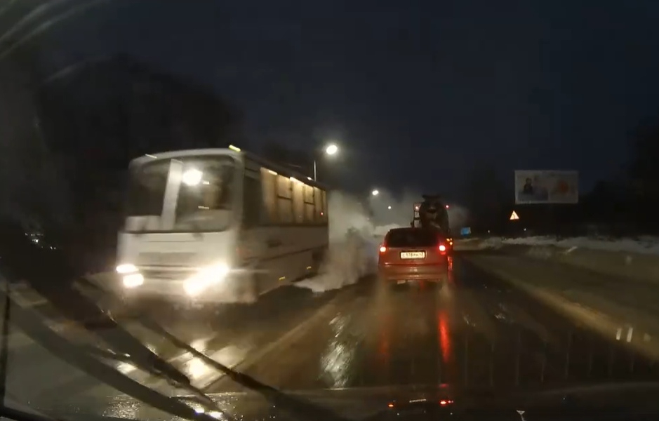 Видео дня: чепчане засняли чадящий автобус