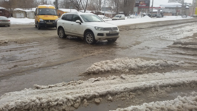 "Затопило всю улицу": в центре Кирово-Чепецка произошла коммунальная авария