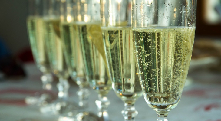 Известно, сколько бокалов шампанского выпивает чепчанин в новогоднюю ночь