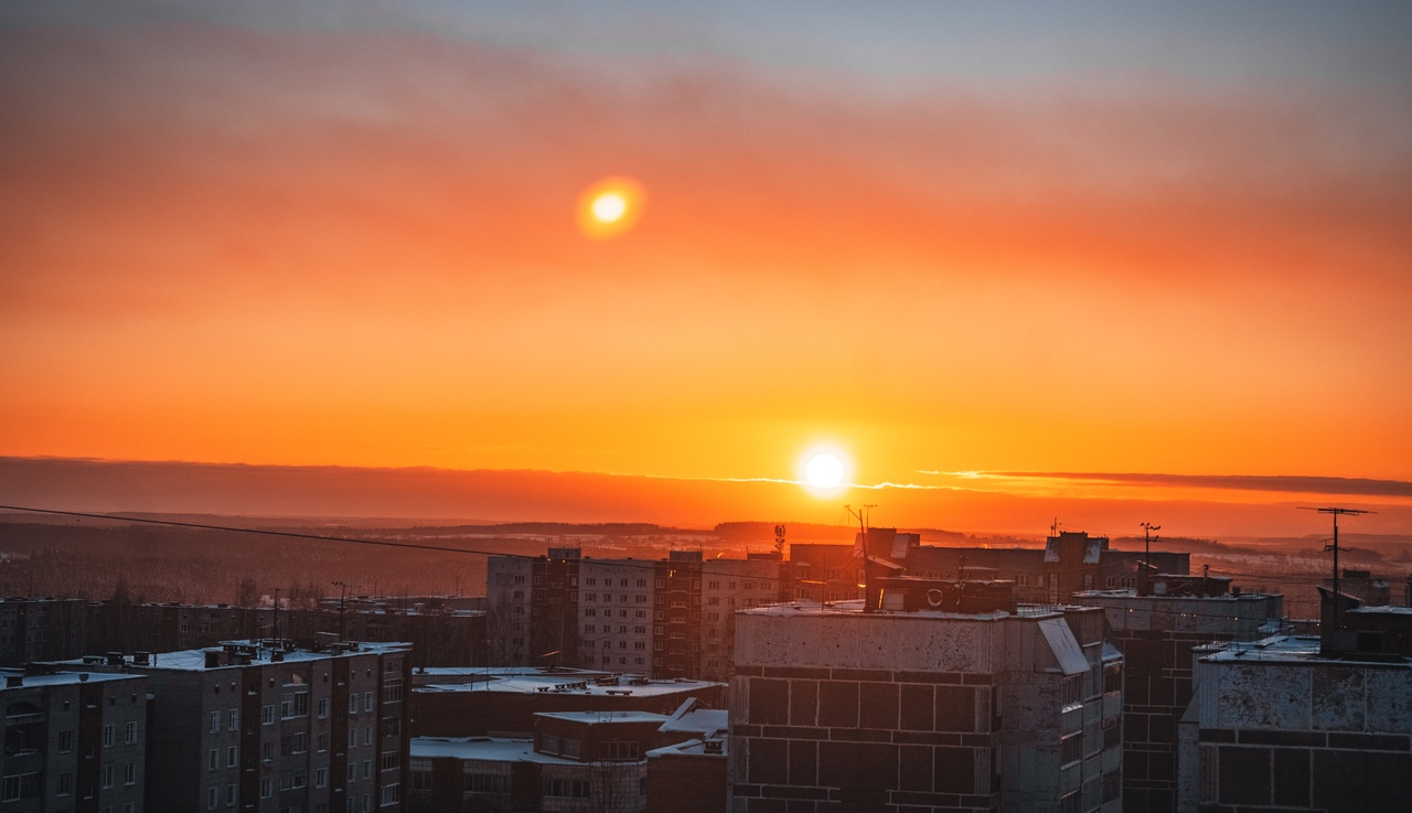 Фото дня: в Кирово-Чепецке на смену пасмурному небу пришел живописный закат