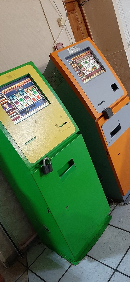 В Кирово-Чепецке в кафе рядом с лицеем установили игровые автоматы