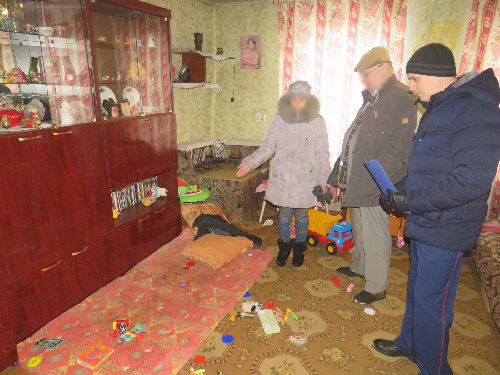 Еды не было, в комнате +10: в Быково мать заперла двух малышей в доме и ушла