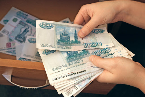 Резкое падение рубля:  что делать с деньгами?