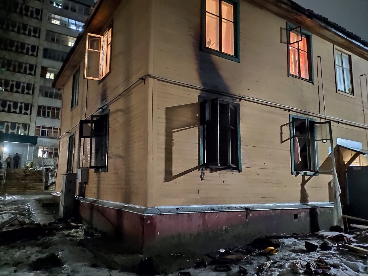 "Были слышны взрывы, двое - в тяжелом состоянии": очевидцы о пожаре в Чепецке