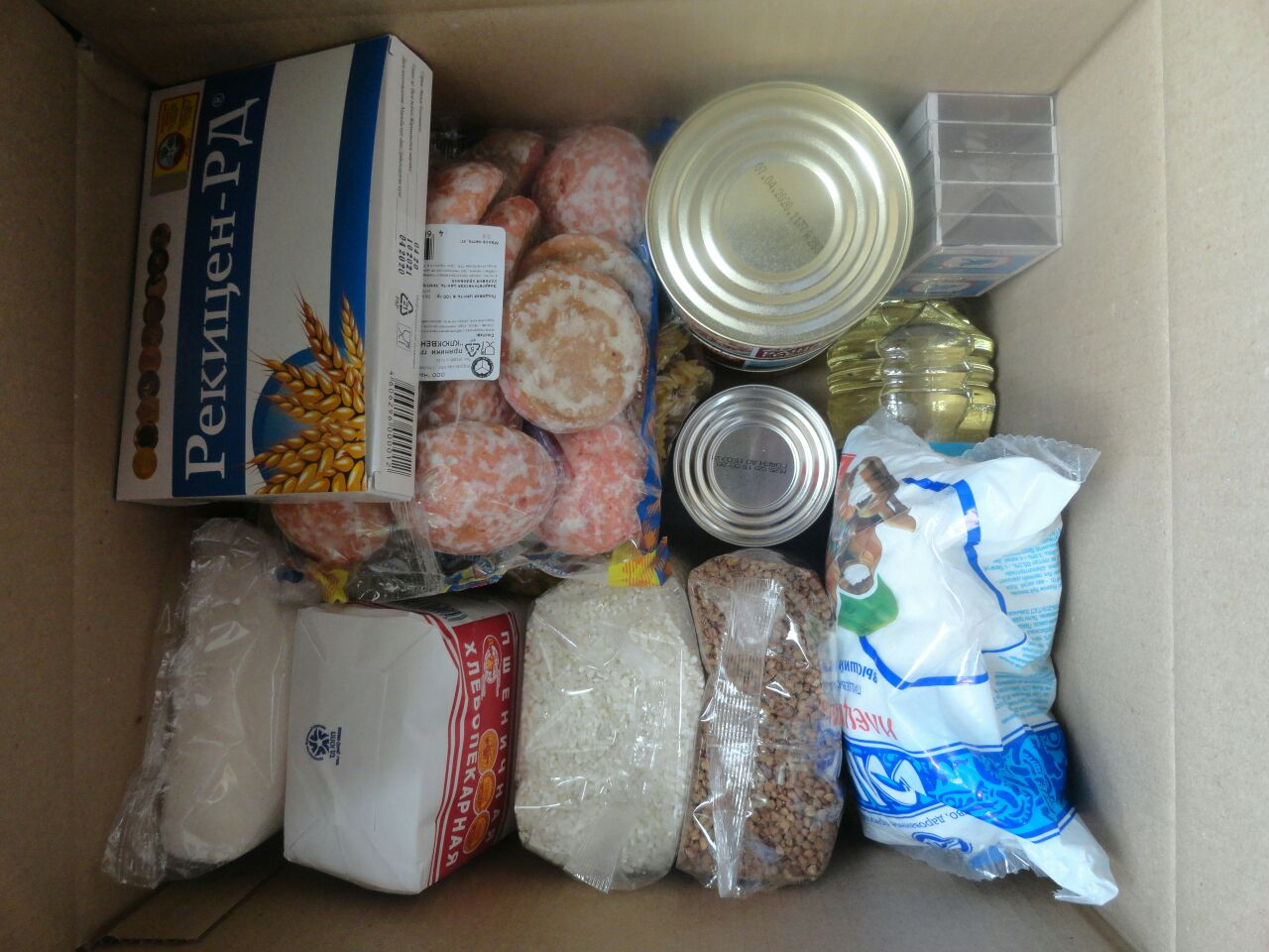 Фото дня: в Кирово-Чепецке семьям начали выдавать продуктовые наборы