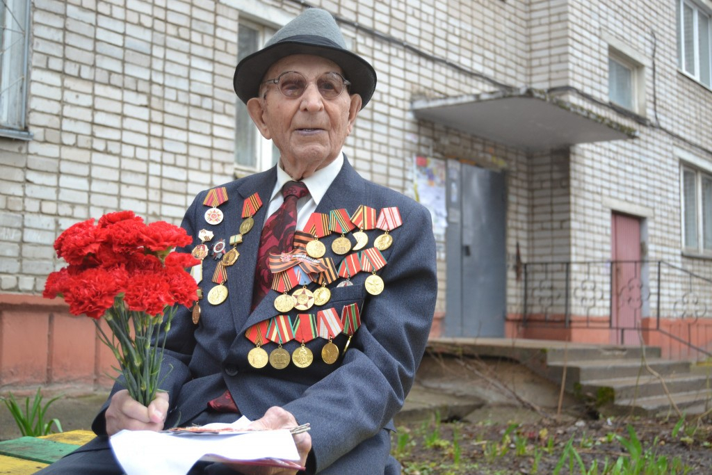 106-летний ветеран: "Я после блокады Ленинграда все ем - вот и весь секрет долголетия"