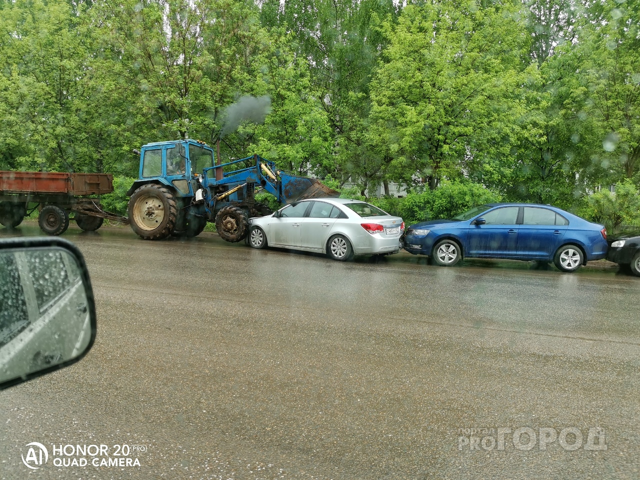 В Кирово-Чепецке водитель трактора спровоцировал массовое ДТП