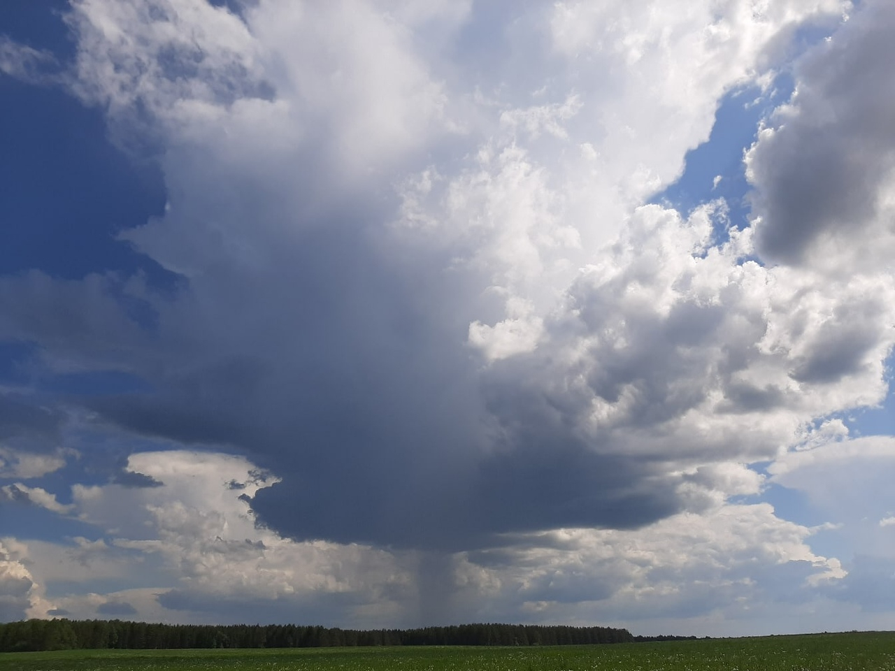 Фото дня: жители Кирово-Чепецкого района наблюдали облака тропического типа