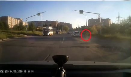 Видео: в Кирово-Чепецке кроссовер чуть не сбил девочку-пешехода