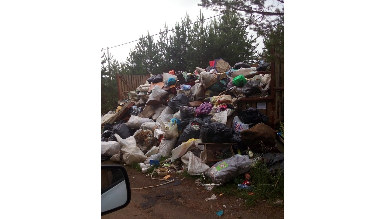 «Отходы не вывозили с прошлого года!»: в садах под Чепецком образовалась куча мусора