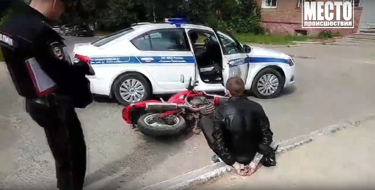 Штрафов на 25 тысяч рублей: в Кирово-Чепецке задержали бесправника на мотоцикле