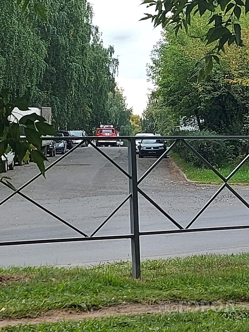 В районе автовокзала в Чепецке очевидцы заметили вереницу пожарных машин и скорую