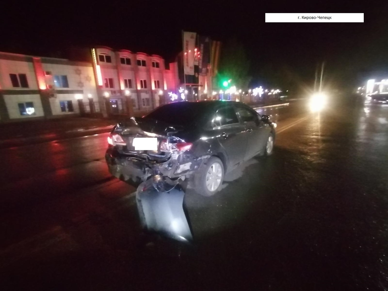 Ночью в Чепецке автомобиль Isuzu протаранил Toyota: есть пострадавшие
