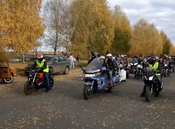 Трюки на мотоциклах и конкурсы: байкеры закрыли мотосезон в Кирово-Чепецке