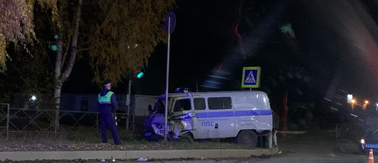 В Кирово-Чепецке иномарка столкнулась с машиной ППС: известны подробности