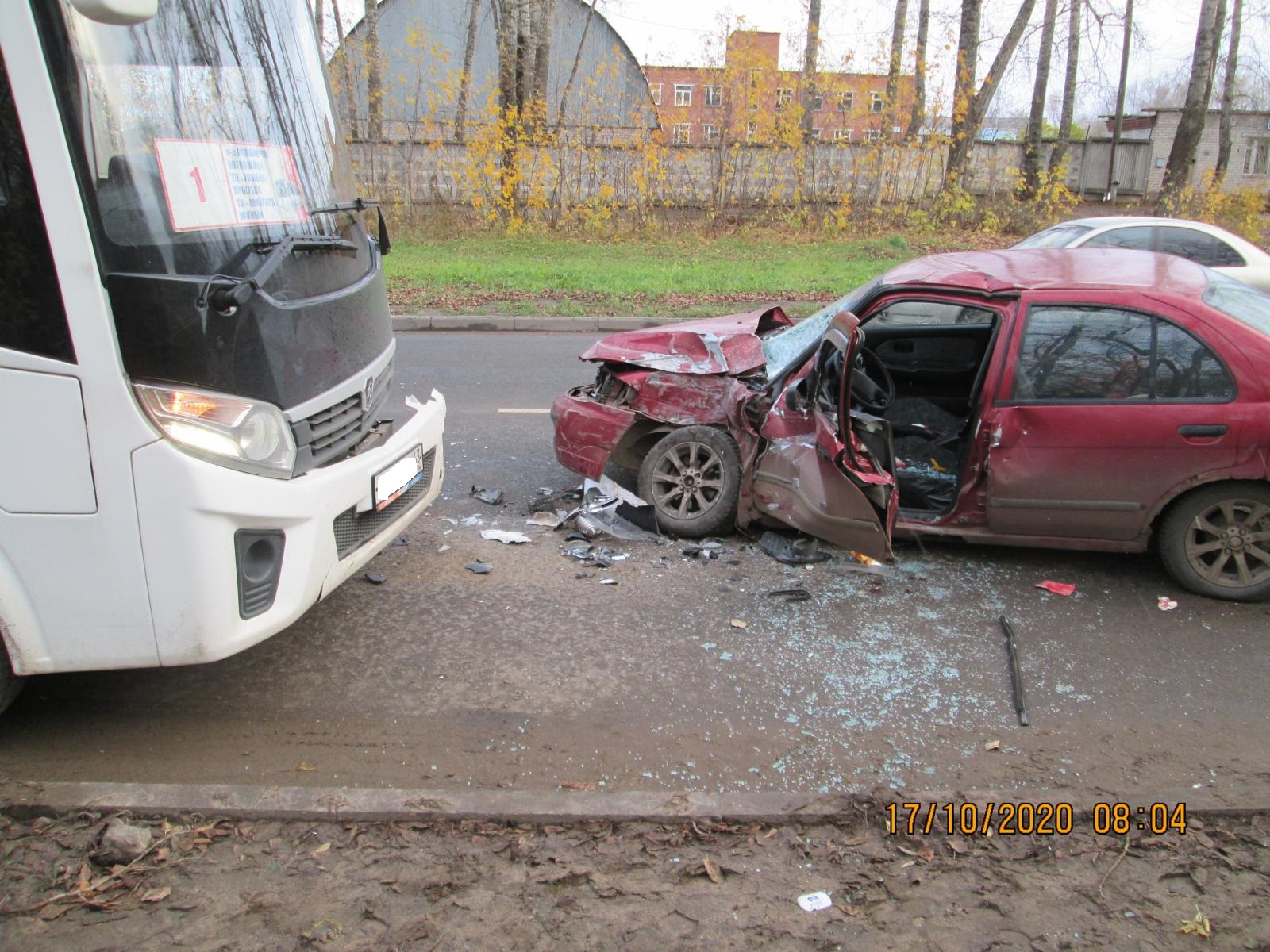 В Кирово-Чепецке пьяный водитель устроил лобовое ДТП с автобусом