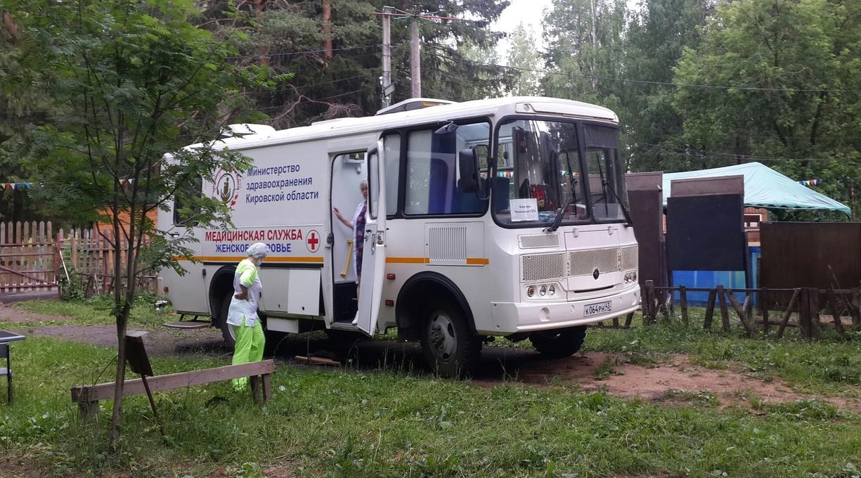 Известно, в какие дни в Чепецке можно привиться от коронавируса в мобильном пункте