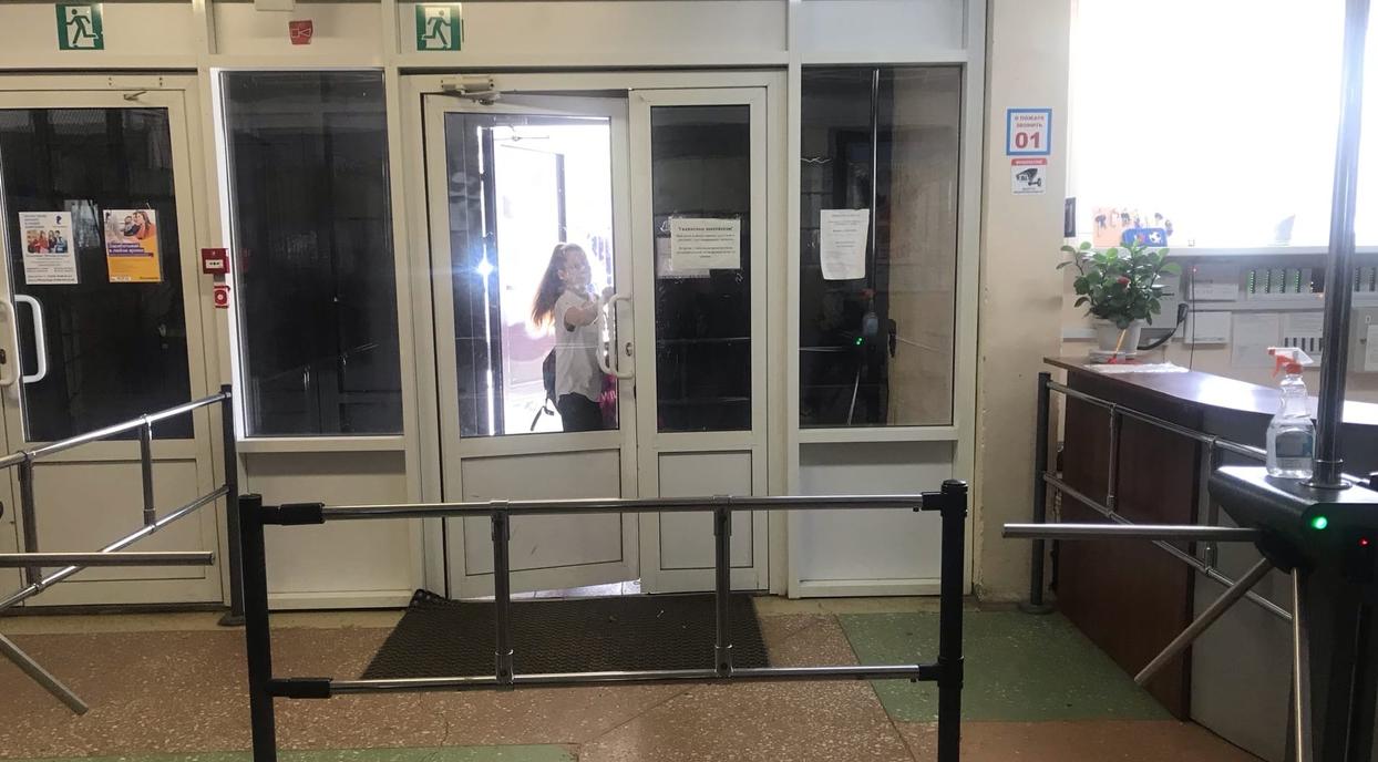 «Дети от терроризма не застрахованы»: родители и росгвардеец о безопасности школ