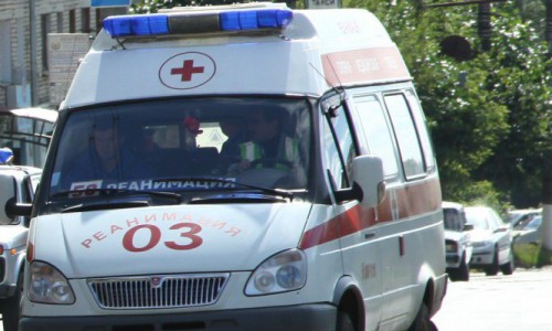 В Кировской области отец ударил сына ножом: молодой мужчина умер по дороге в больницу