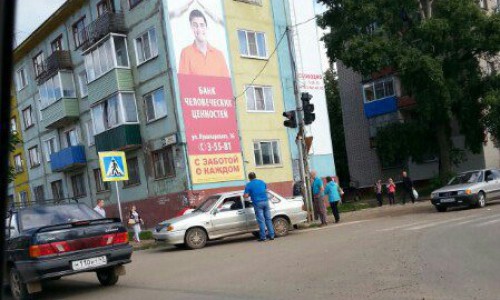 В Кирово-Чепецке водитель «пятнадцатой» сбил ребенка: 9-летний мальчик ехал на велосипеде по зебре на красный цвет