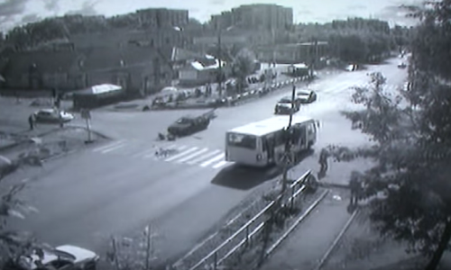 В сети появилась видеозапись ДТП, в котором автомобиль сбил детей-велосипедистов в Кирово-Чепецке