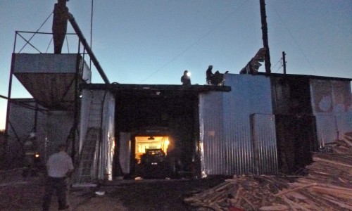 В Кирово-Чепецком районе вспыхнула пилорама: пожарные спасли ценности на два миллиона рублей