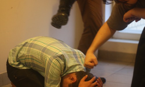 Четверо парней избили и похитили кировчанина возле клуба