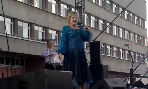 День города в Кирово-Чепецке: Екатерина Шаврина исполнила лучшие песни