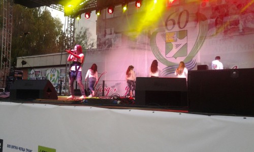 День города в Кирово-Чепецке: юных зрителей поздравила группа "Непоседы"