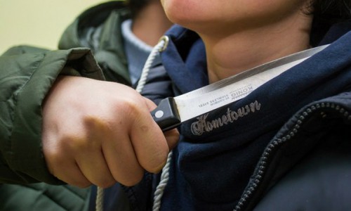 Кировчанин напал с ножом на таксиста и угнал у него авто