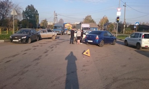 Автоледи без прав стала виновницей массового ДТП в Кирове