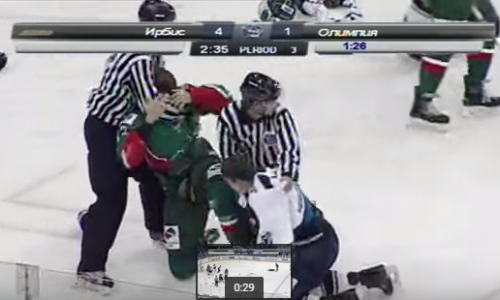 Видео: на матче чепецкой «Олимпии» хоккеисты устроили массовую драку