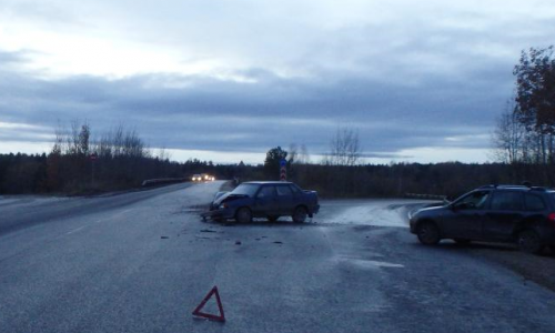 В Кирово-Чепецком районе столкнулись две легковушки: есть пострадавший