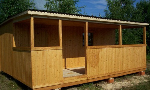 Благодаря деревянным бытовкам можно быстро и не дорого создать удобные условия для проживания